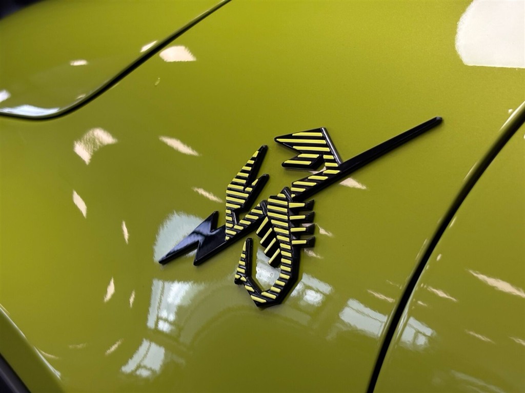 Abarth 600e EL Turismo 238HK 5d Aut. - Image 9