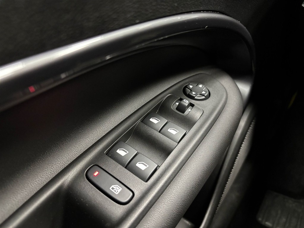Abarth 600e EL Turismo 238HK 5d Aut. - Image 18