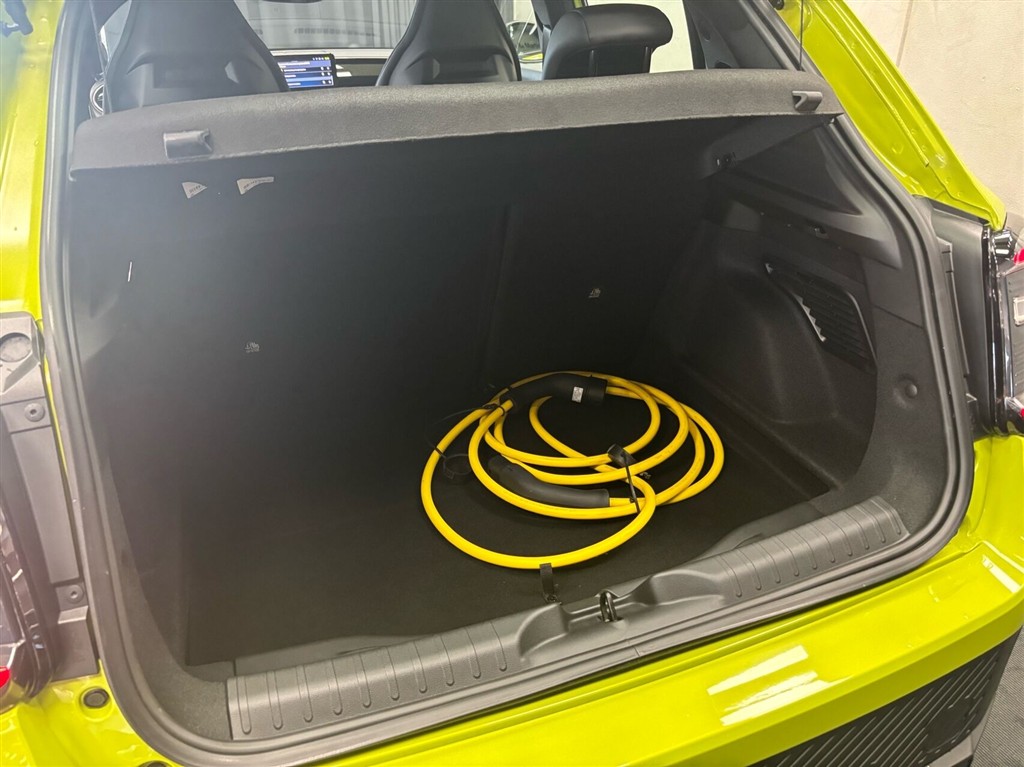 Abarth 600e EL Turismo 238HK 5d Aut. - Image 10