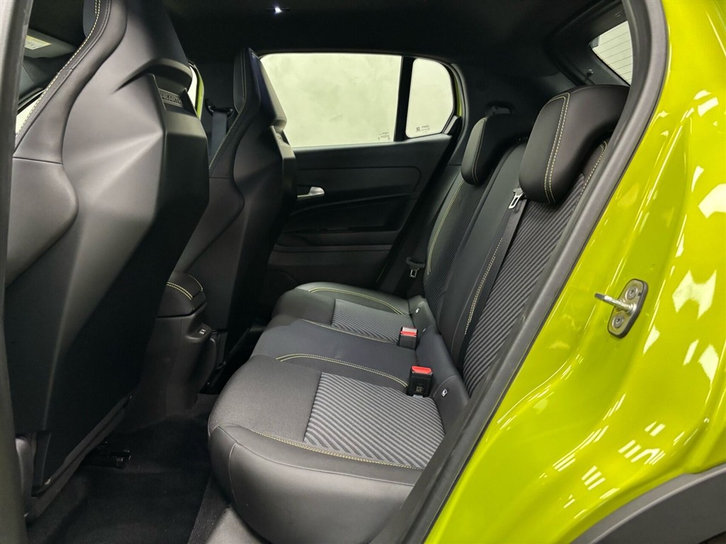 Abarth 600e EL Turismo 238HK 5d Aut. - Image 12