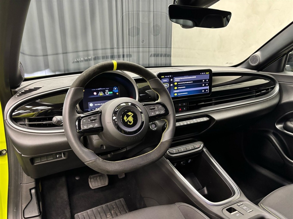 Abarth 600e EL Turismo 238HK 5d Aut. - Image 13