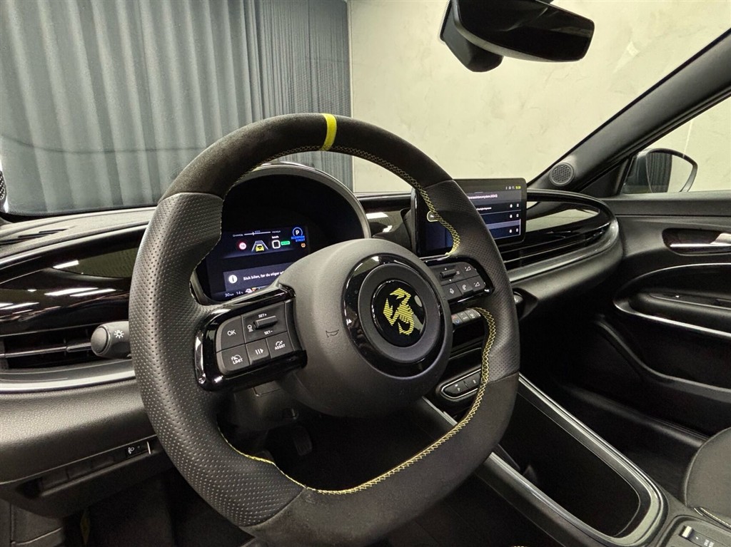 Abarth 600e EL Turismo 238HK 5d Aut. - Image 17
