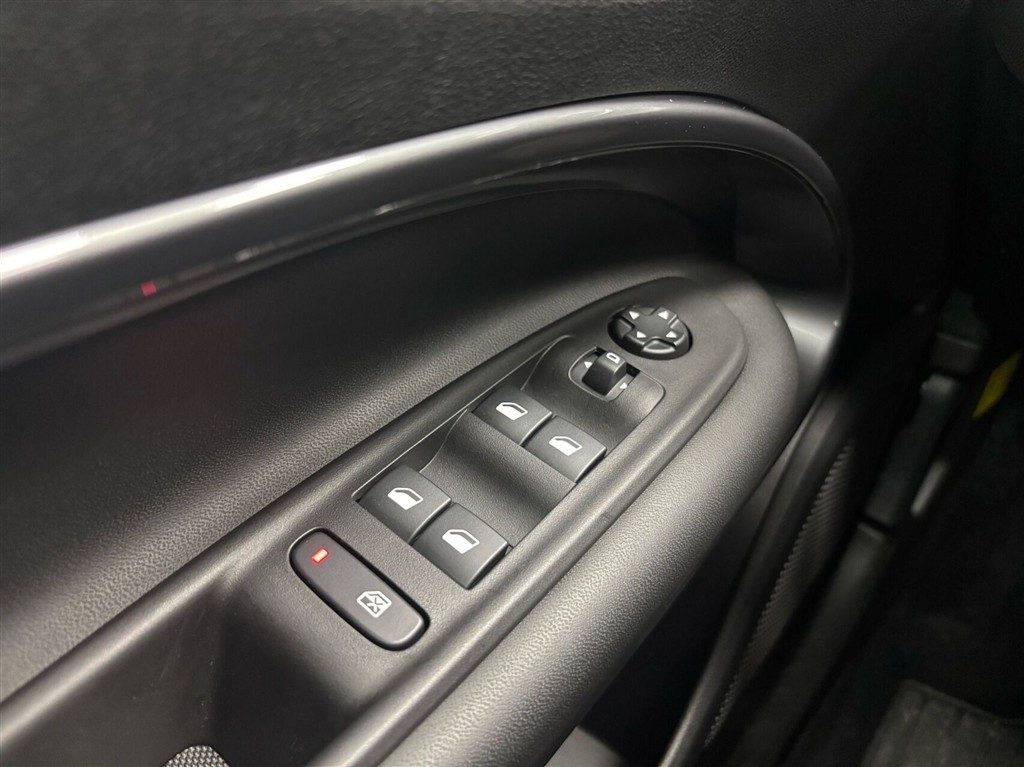 Abarth 600e EL Turismo 238HK 5d Aut. - Image 18