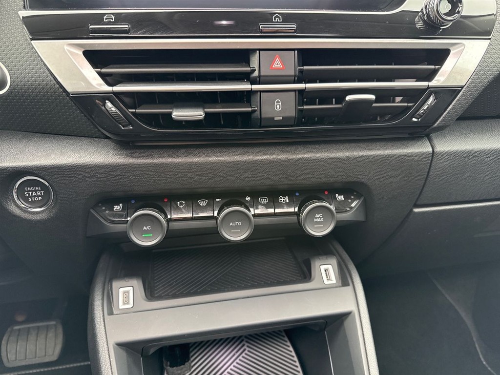 Citroën e-C4 EL Prestige Ltd. 136HK 5d Aut. - Image 15