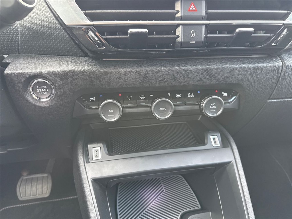 Citroën e-C4 EL Prestige Ltd. 136HK 5d Aut. - Image 15