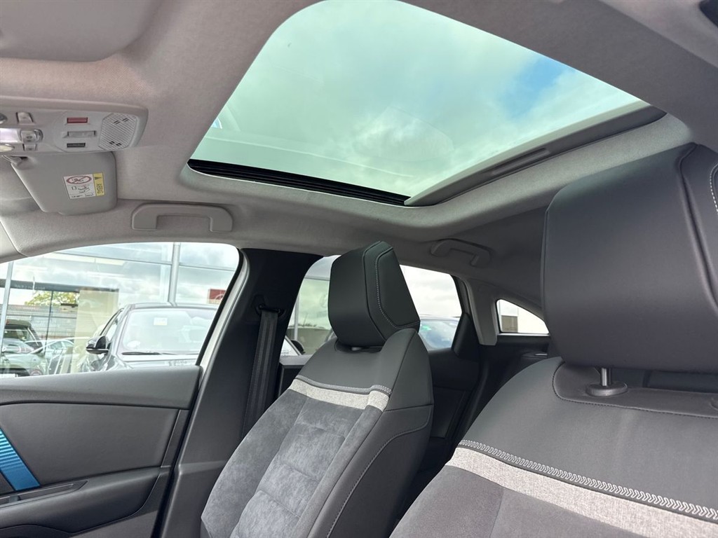 Citroën e-C4 EL Prestige Ltd. 136HK 5d Aut. - Image 18