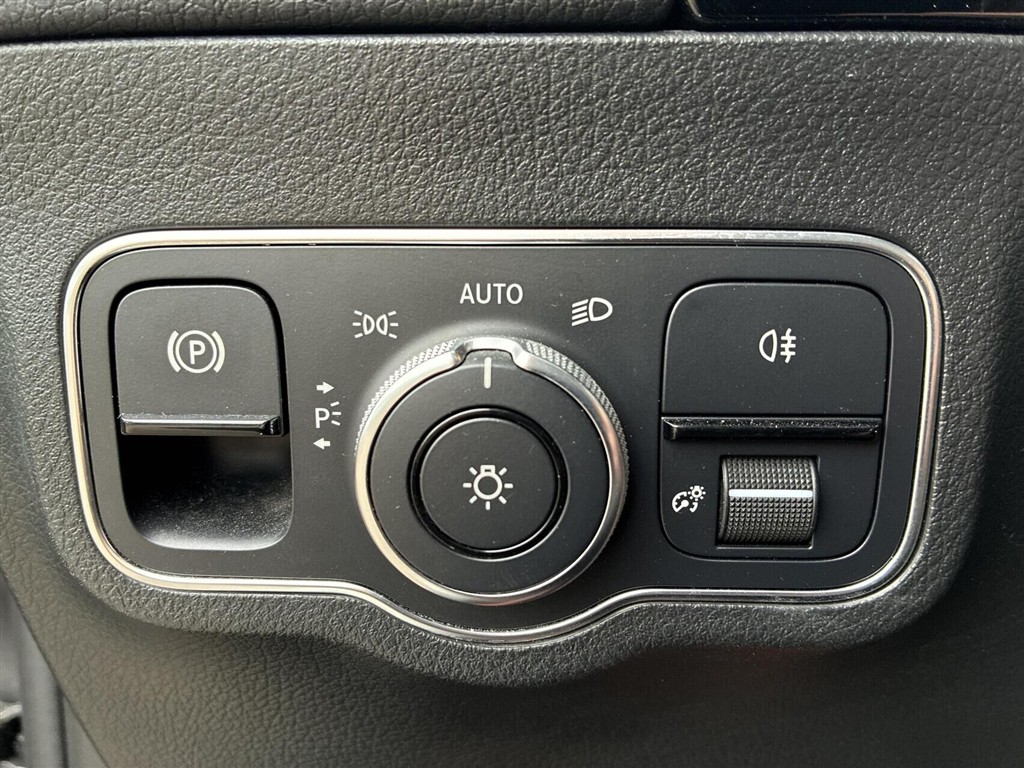 Mercedes-Benz EQA 250 EL AMG Line 190HK 5d Aut. - Image 13