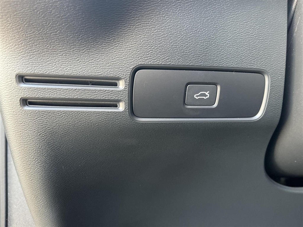 Volvo C40 Recharge Extended Range Core 252HK 5d Aut. - Image 11
