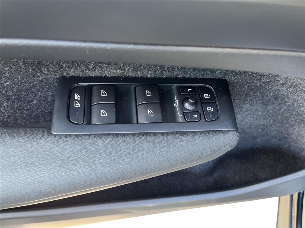 Volvo C40 Recharge Extended Range Core 252HK 5d Aut. - Image 15
