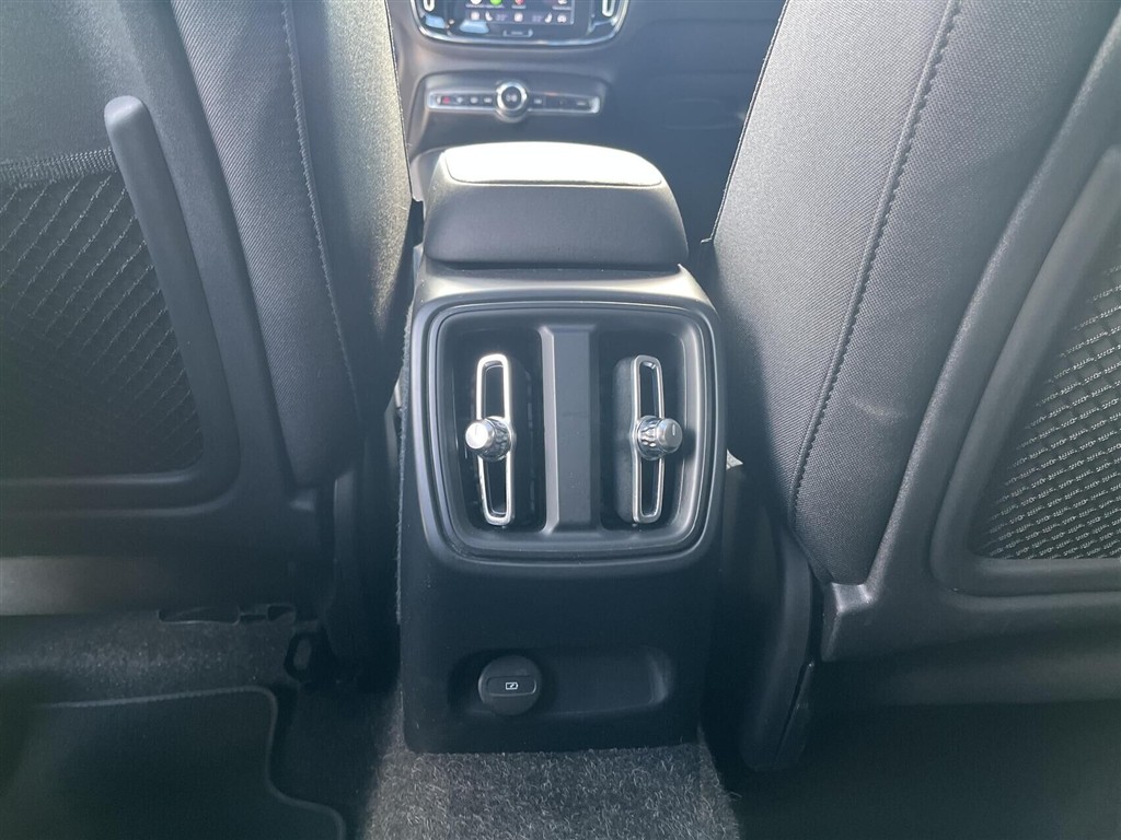 Volvo C40 Recharge Extended Range Core 252HK 5d Aut. - Image 17