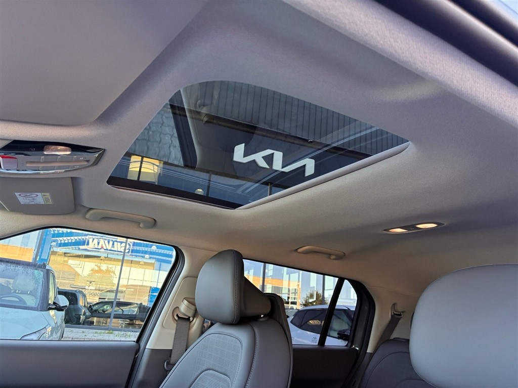 Kia EV3 Long Range Upgrade 204HK 5d Aut. - Image 12