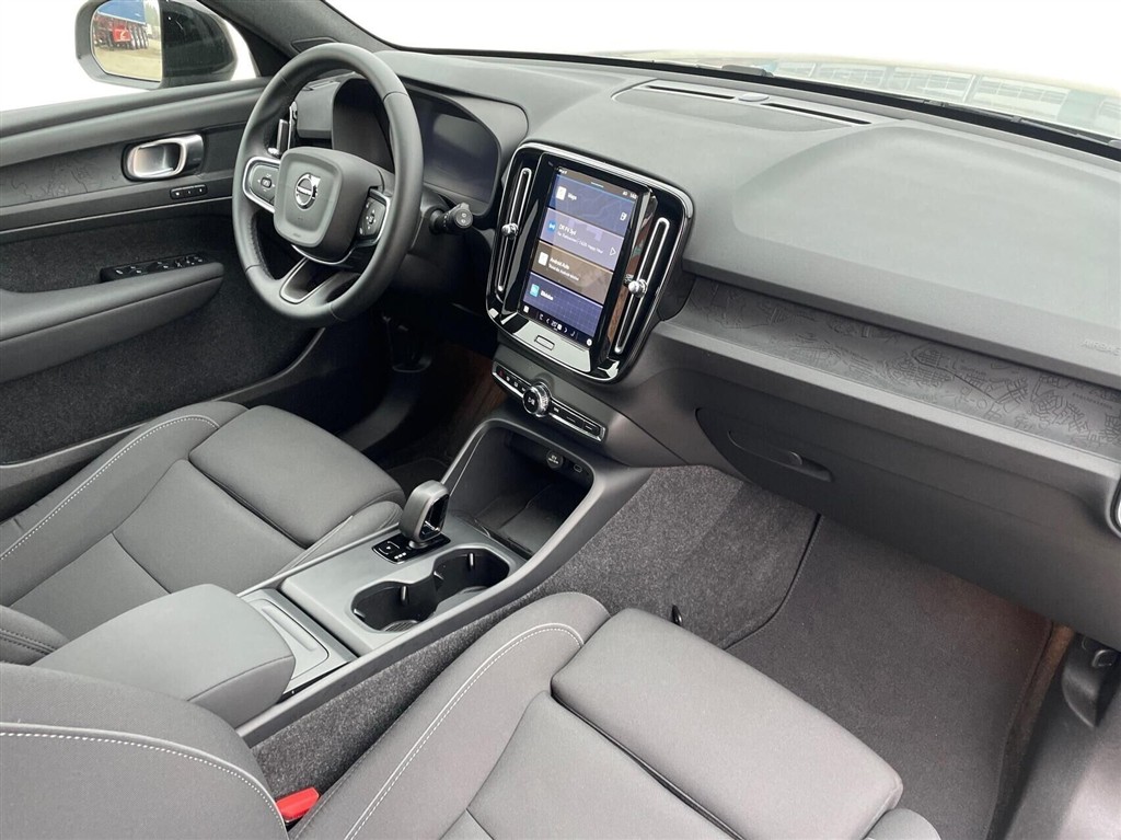 Volvo EX40 Single Motor Extended Range Core 252HK 5d Aut. - Image 12