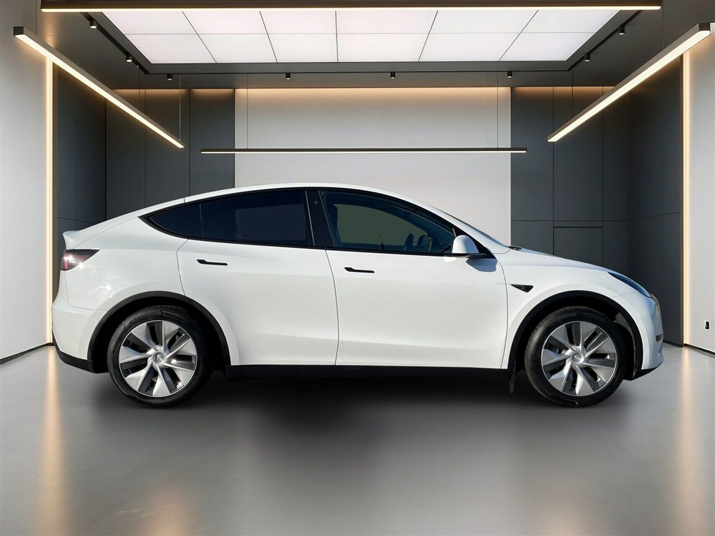 Tesla Model Y EL RWD 299HK 5d Aut. - Image 5