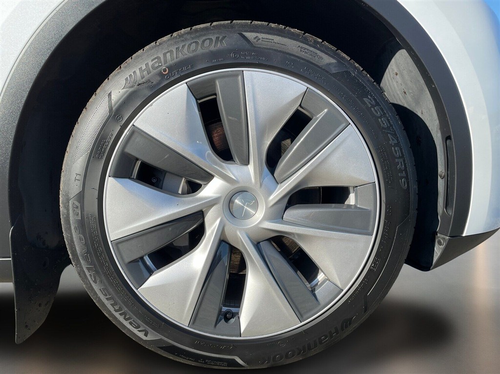 Tesla Model Y EL RWD 299HK 5d Aut. - Image 6