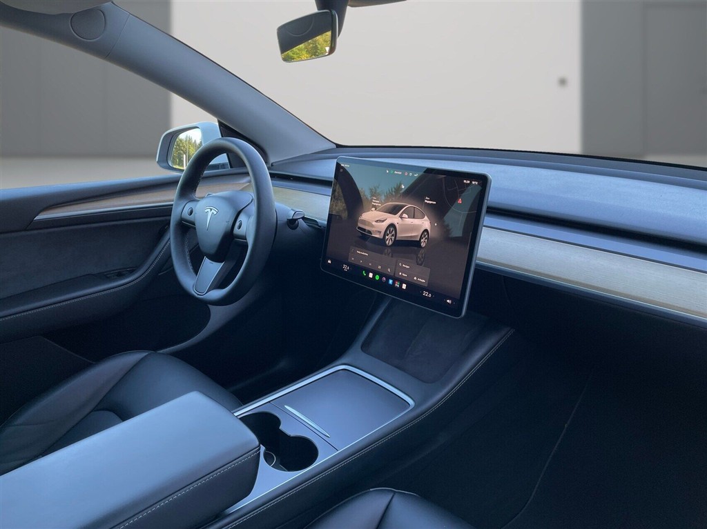 Tesla Model Y EL RWD 299HK 5d Aut. - Image 8