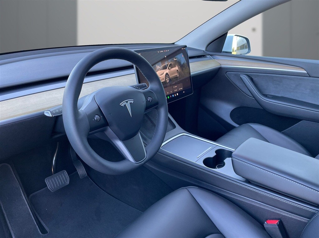 Tesla Model Y EL RWD 299HK 5d Aut. - Image 9