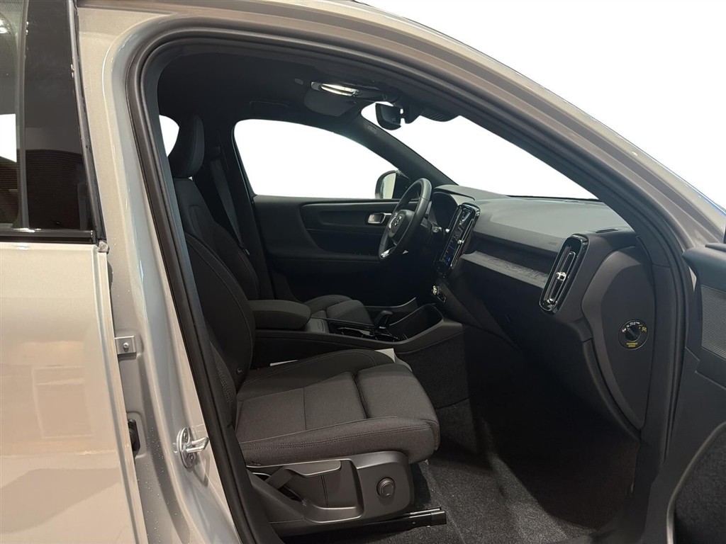 Volvo XC40 Recharge Extended Range Core 252HK 5d Aut. - Image 5