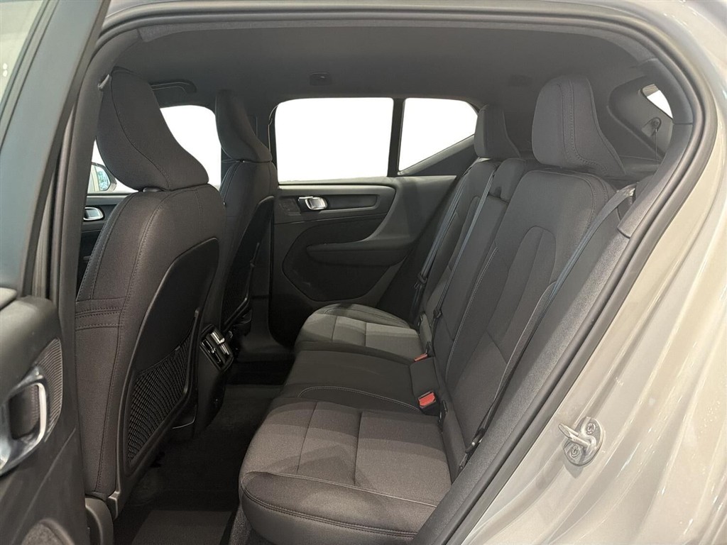 Volvo XC40 Recharge Extended Range Core 252HK 5d Aut. - Image 7