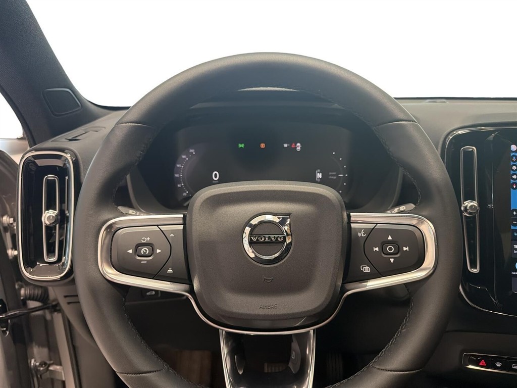 Volvo XC40 Recharge Extended Range Core 252HK 5d Aut. - Image 11