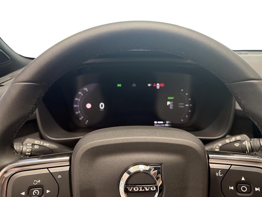 Volvo XC40 Recharge Extended Range Core 252HK 5d Aut. - Image 12