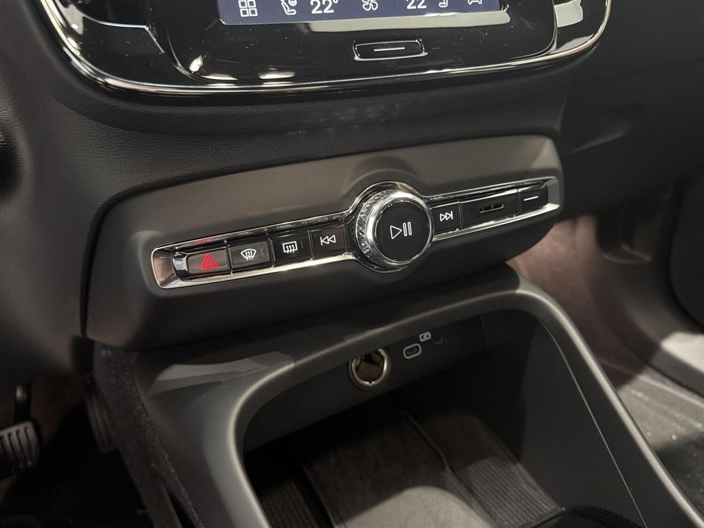 Volvo XC40 Recharge Extended Range Core 252HK 5d Aut. - Image 13