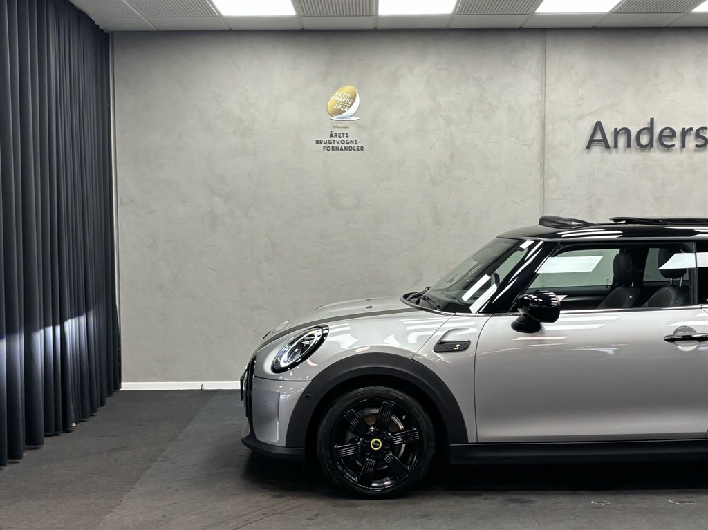 Mini Cooper SE EL Mini Yours 184HK 3d Aut. - Image 4