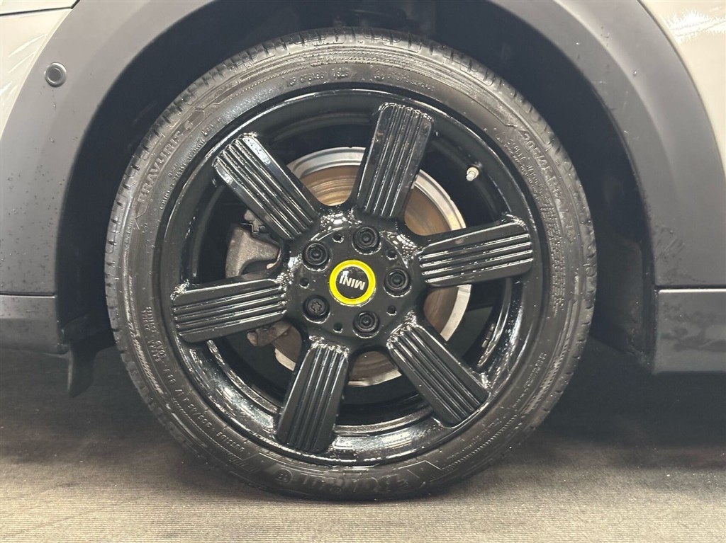 Mini Cooper SE EL Mini Yours 184HK 3d Aut. - Image 6