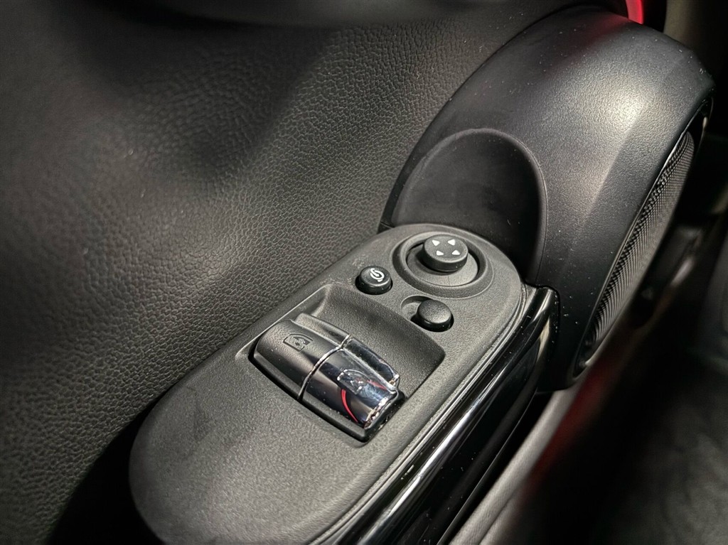 Mini Cooper SE EL Mini Yours 184HK 3d Aut. - Image 12