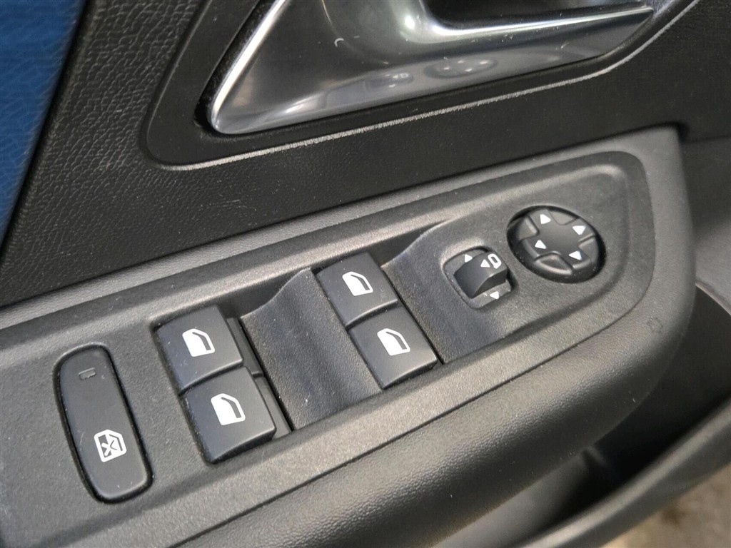 Citroën e-C4 EL Shine 136HK 5d Aut. - Image 7