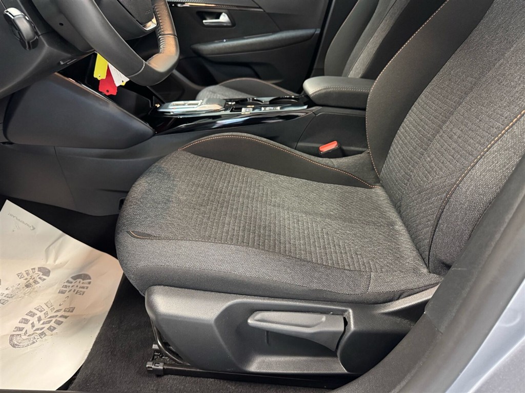 Peugeot e-208 EL Style 136HK 5d Aut. - Image 14