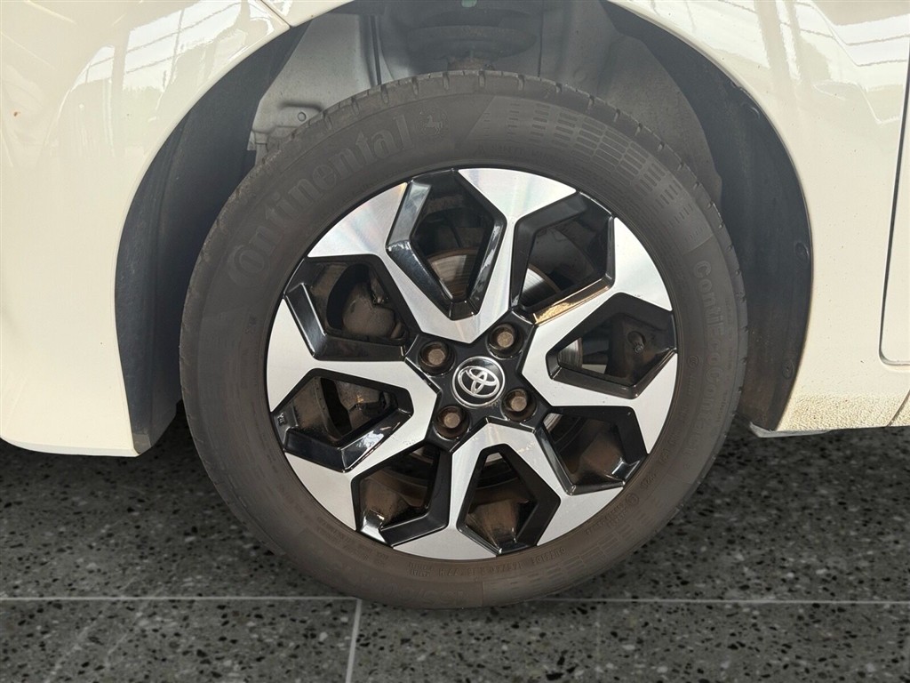 Toyota Aygo 1,0 VVT-I X-Press 72HK 5d - Image 9