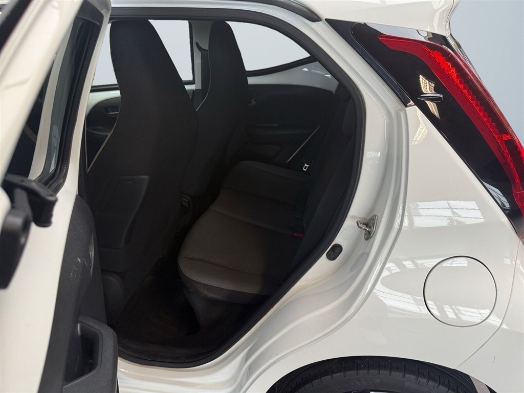 Toyota Aygo 1,0 VVT-I X-Press 72HK 5d - Image 14