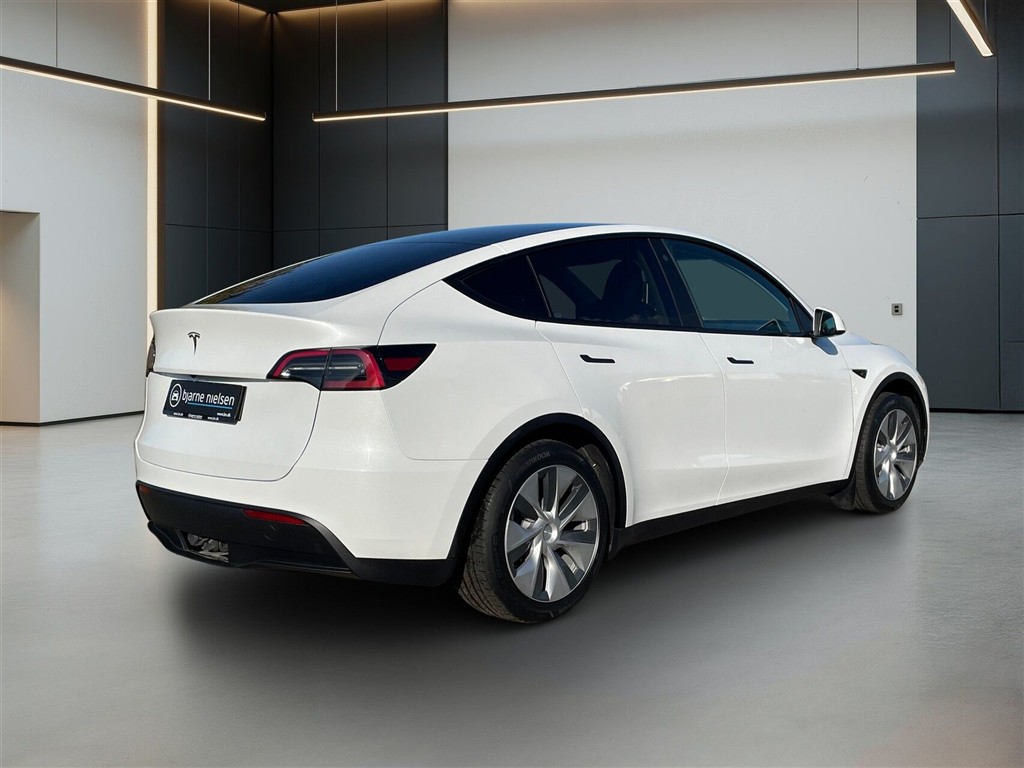 Tesla Model Y EL RWD 299HK 5d Aut. - Image 4