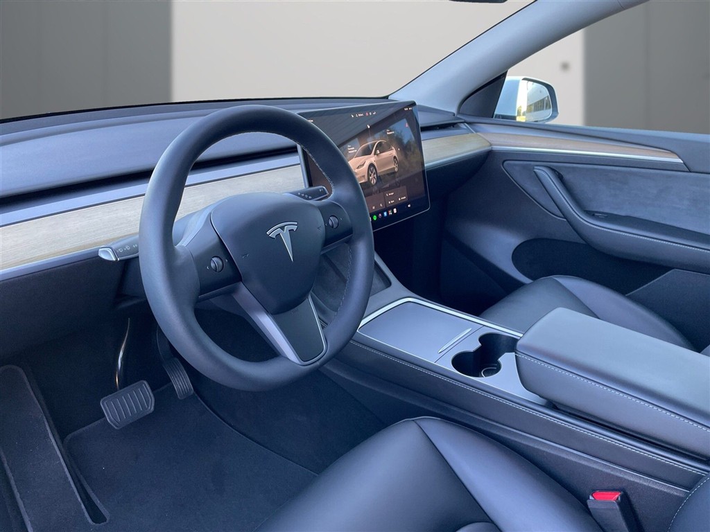 Tesla Model Y EL RWD 299HK 5d Aut. - Image 9