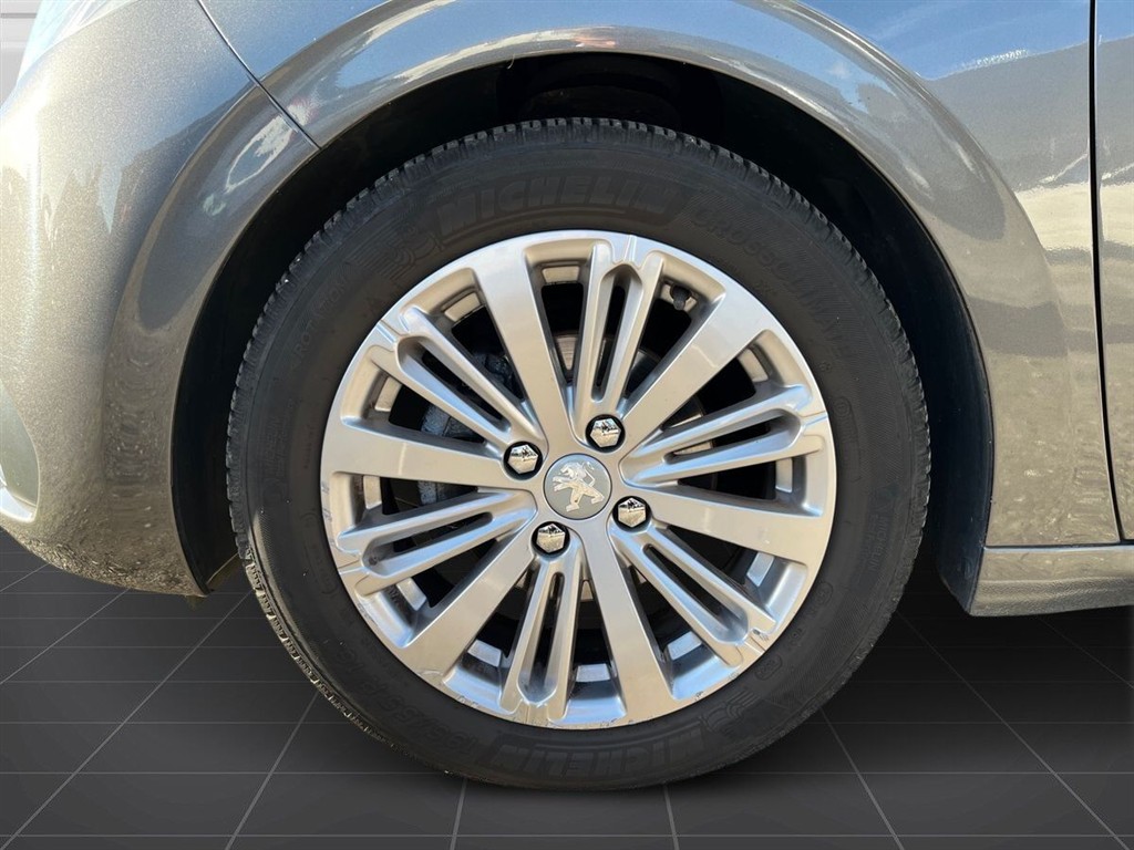 Peugeot 208 1,2 PureTech Exclusive Plus 82HK 5d - Image 6