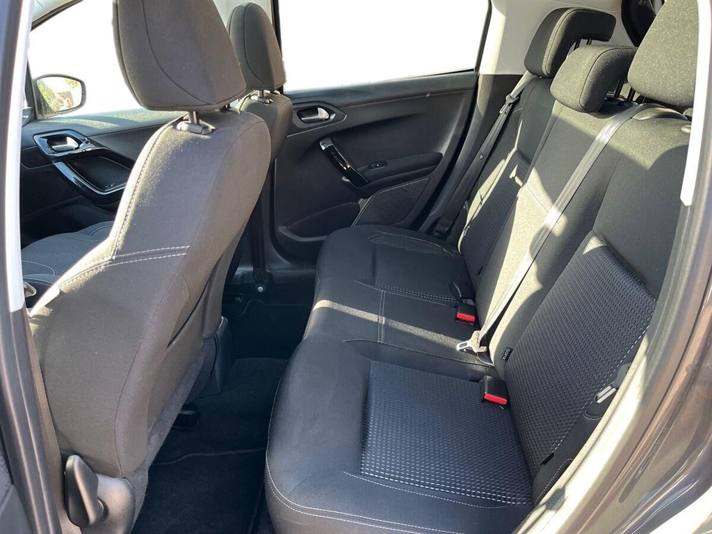 Peugeot 208 1,2 PureTech Exclusive Plus 82HK 5d - Image 11
