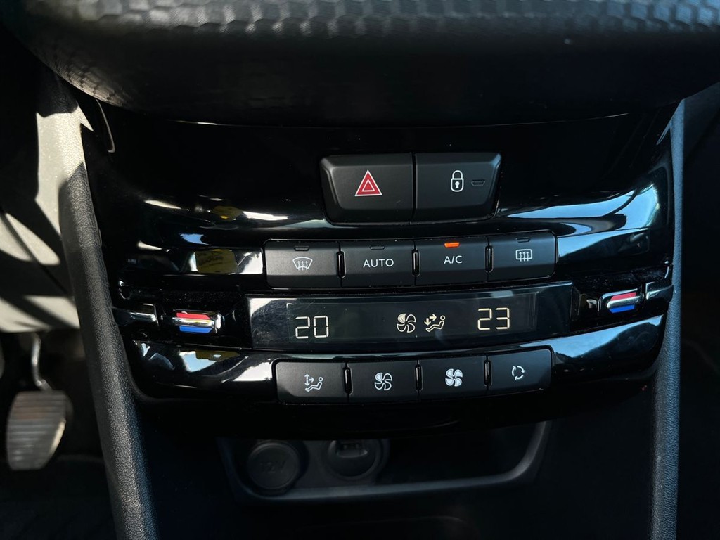 Peugeot 208 1,2 PureTech Exclusive Plus 82HK 5d - Image 15