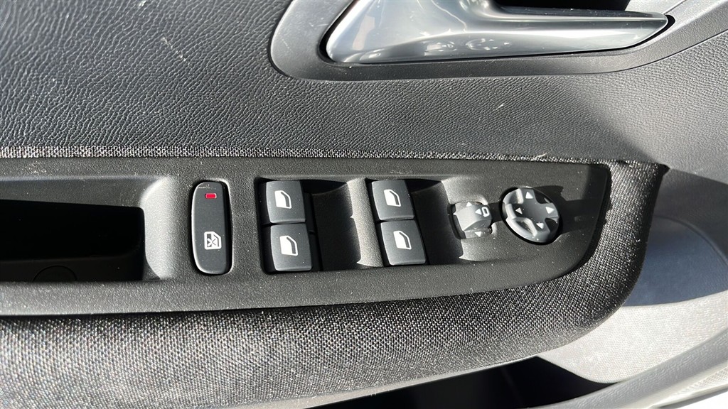 Peugeot e-208 EL Active Pack 136HK 5d Aut. - Image 15