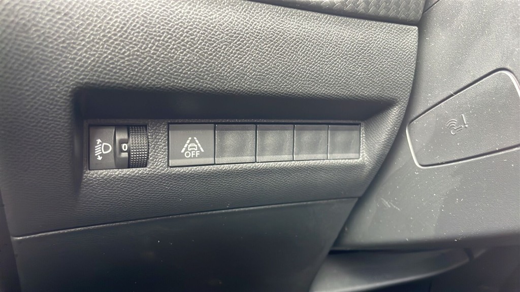Peugeot e-2008 EL Allure 136HK 5d Aut. - Image 10