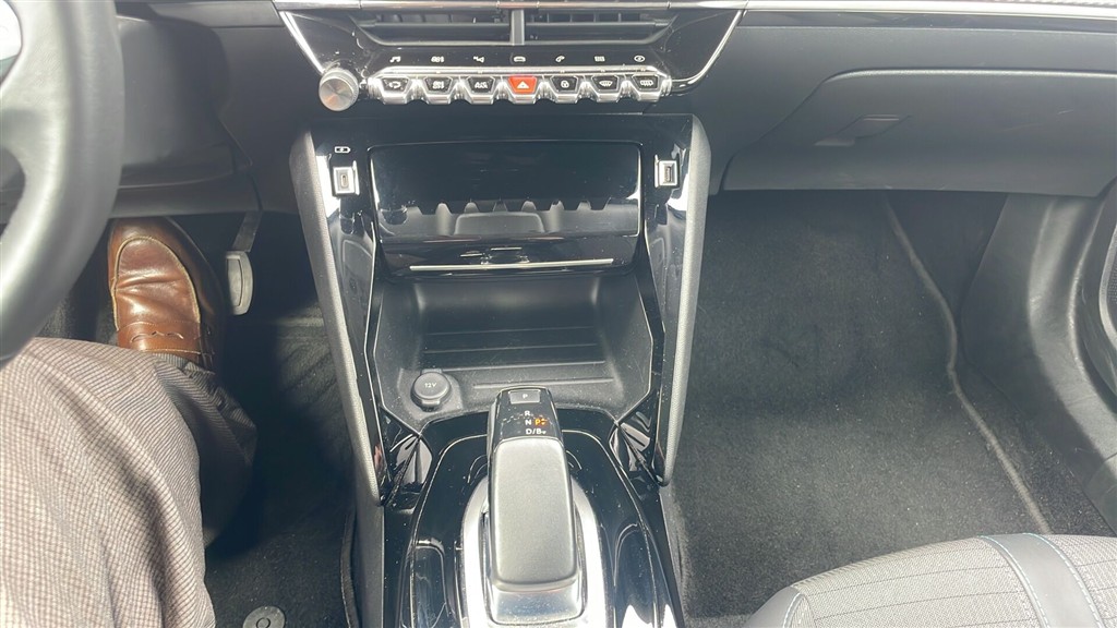 Peugeot e-2008 EL Allure 136HK 5d Aut. - Image 13