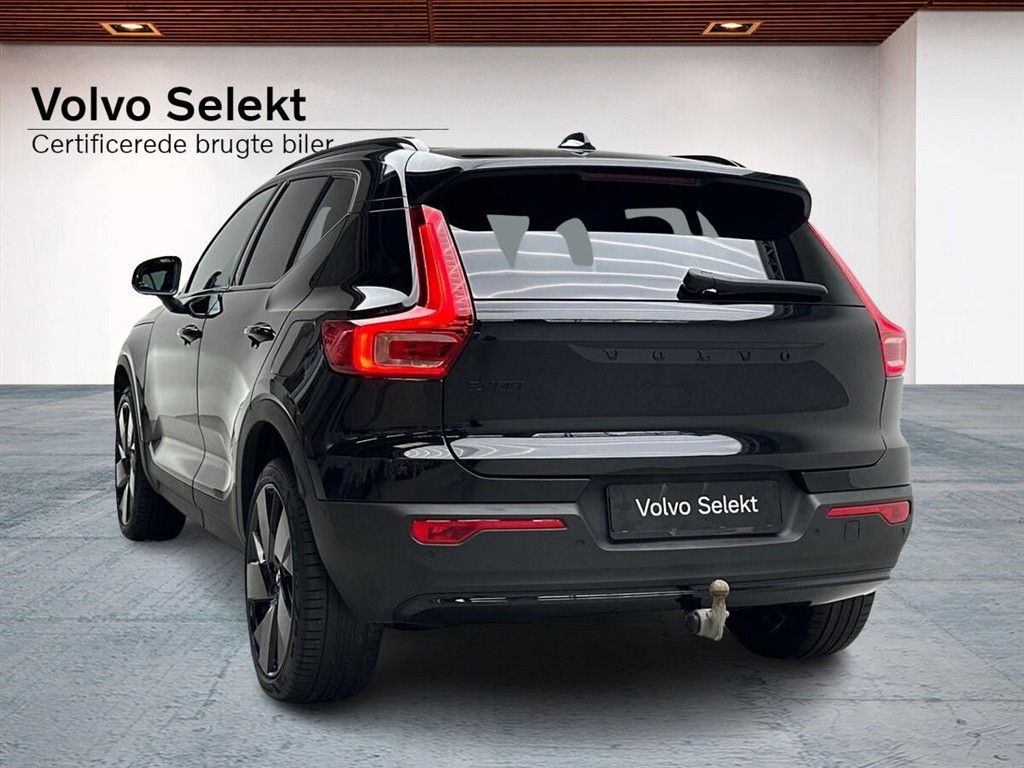 Volvo EX40 Single Motor Extended Range Black Edition 252HK 5d Aut. - Image 2
