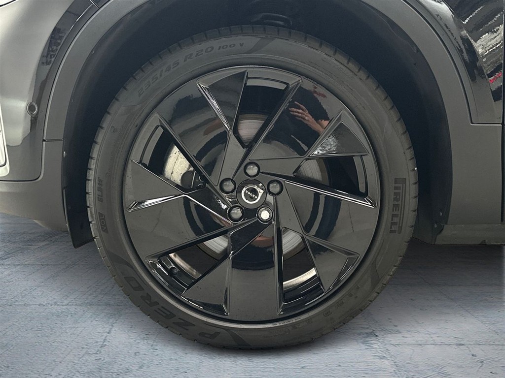Volvo EX40 Single Motor Extended Range Black Edition 252HK 5d Aut. - Image 10