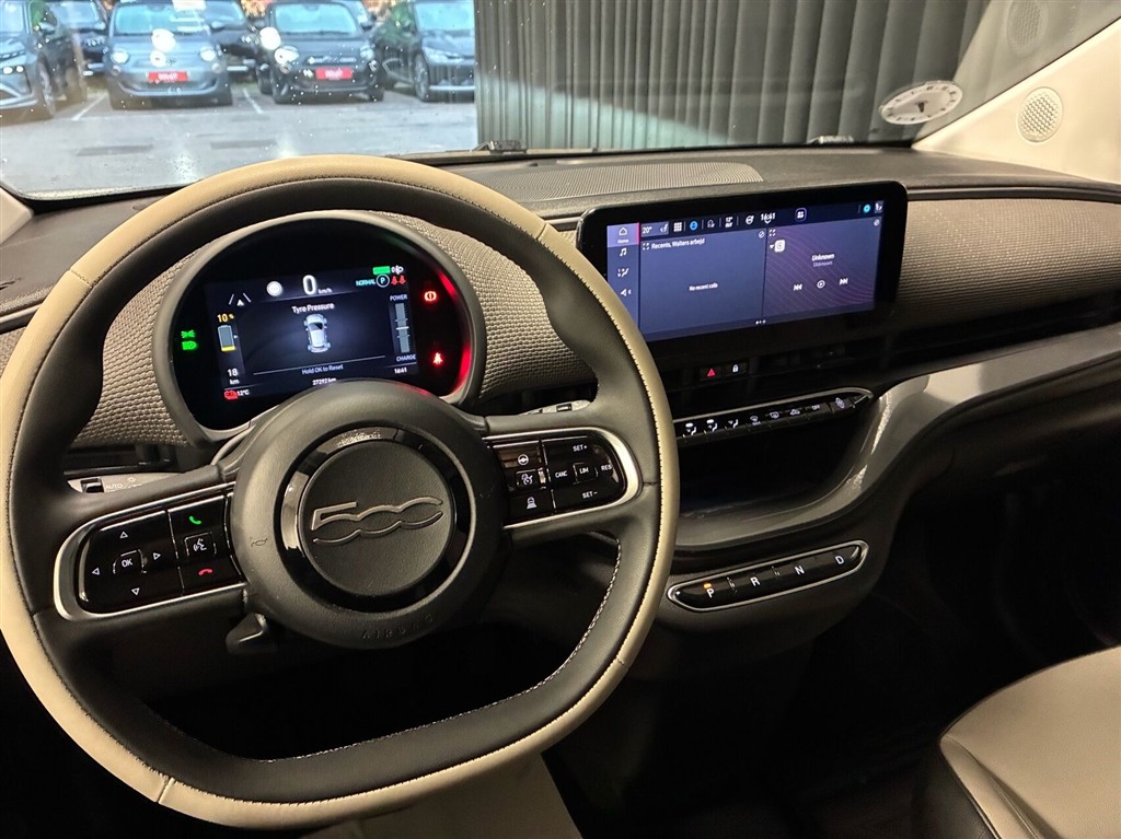 Fiat 500e EL La Prima By Bocelli 118HK 3d Aut. - Image 17