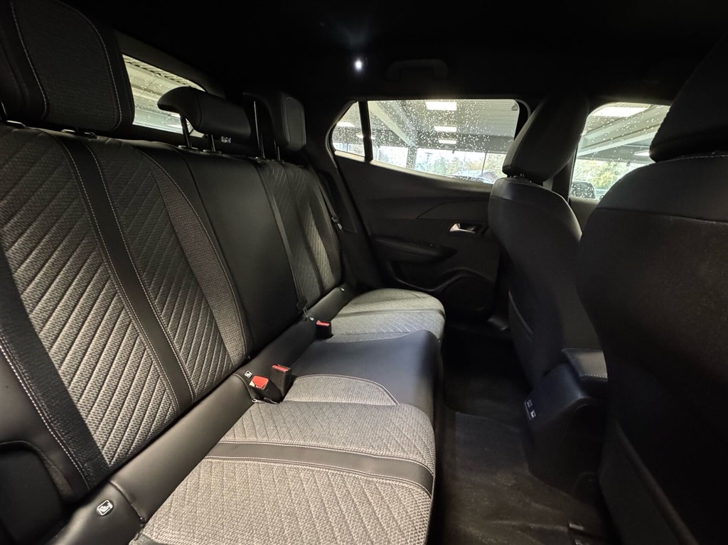 Peugeot e-2008 EL Allure 156HK 5d Aut. - Image 11