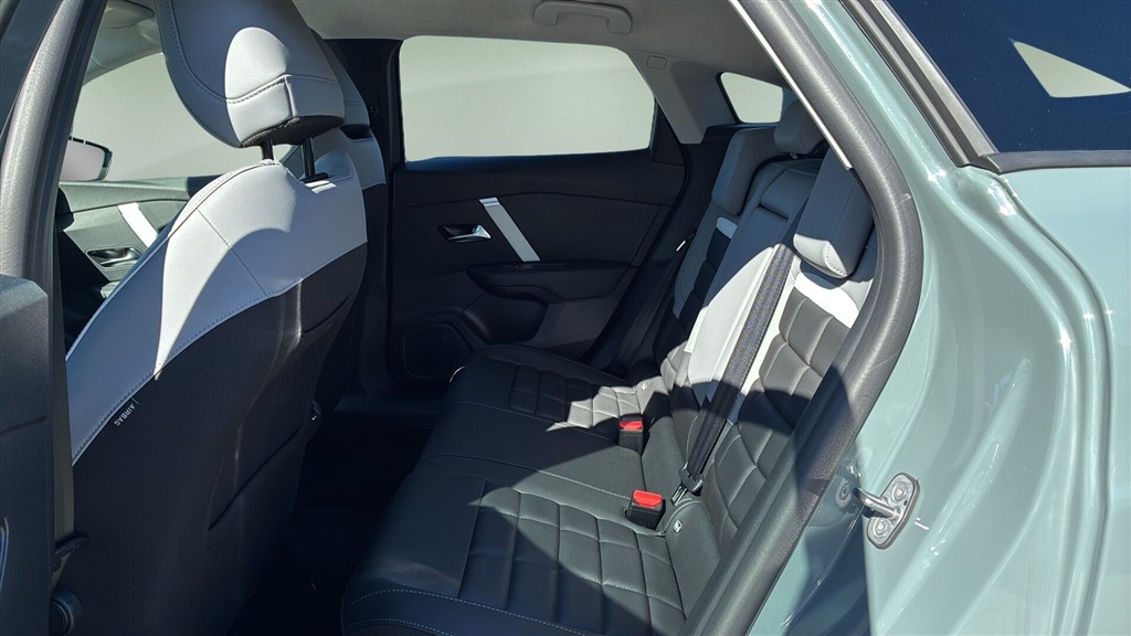 Citroën e-C4 EL Max 156HK 5d Aut. - Image 8
