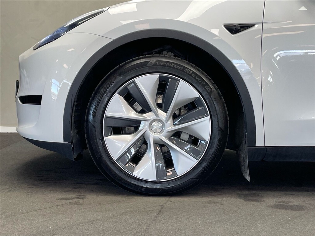 Tesla Model Y EL RWD 299HK 5d Aut. - Image 3