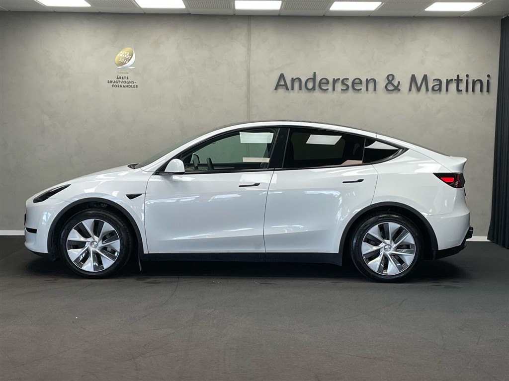 Tesla Model Y EL RWD 299HK 5d Aut. - Image 4