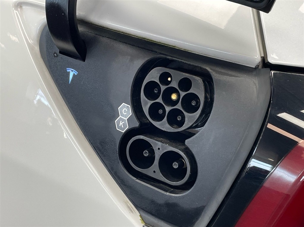 Tesla Model Y EL RWD 299HK 5d Aut. - Image 21