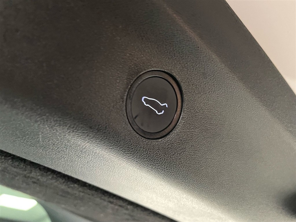 Tesla Model Y EL RWD 299HK 5d Aut. - Image 8