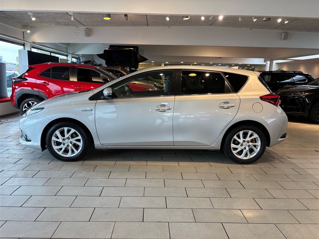 Toyota Auris 1,8 Hybrid H2 Comfort 136HK 5d Aut. - Image 2